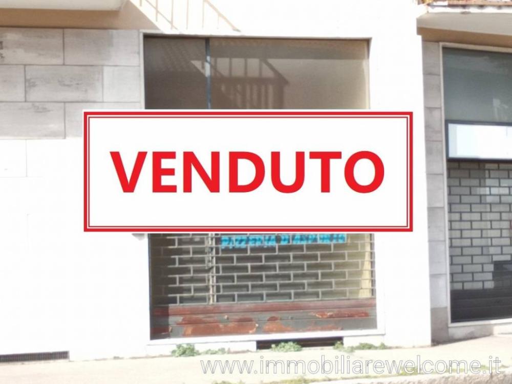 negozio in vendita a Parabiago