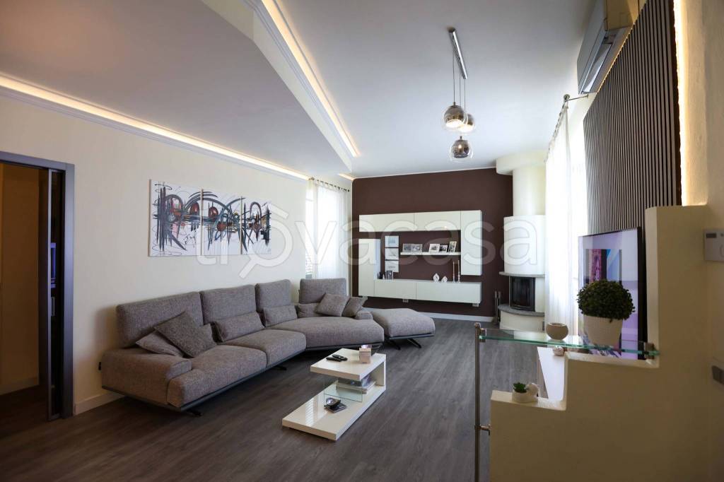 casa indipendente in vendita a Parabiago