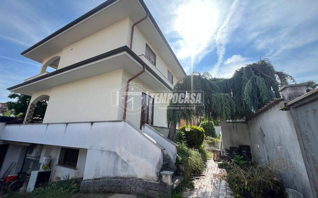 casa indipendente in vendita a Parabiago