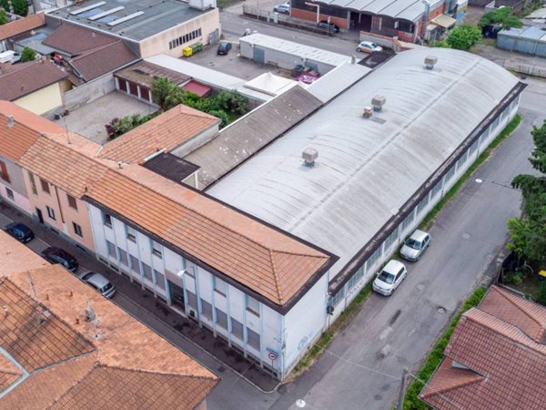 locale commerciale in vendita a Parabiago