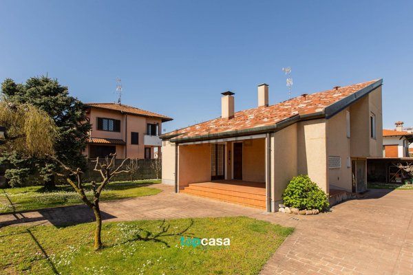 casa indipendente in vendita a Parabiago