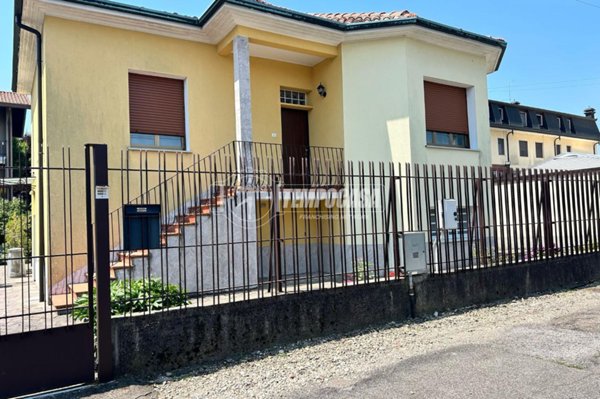 casa indipendente in vendita a Parabiago