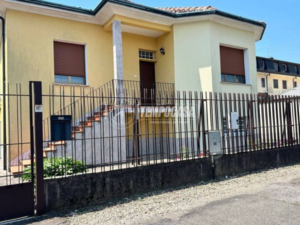 casa indipendente in vendita a Parabiago