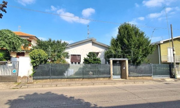 casa indipendente in vendita a Parabiago