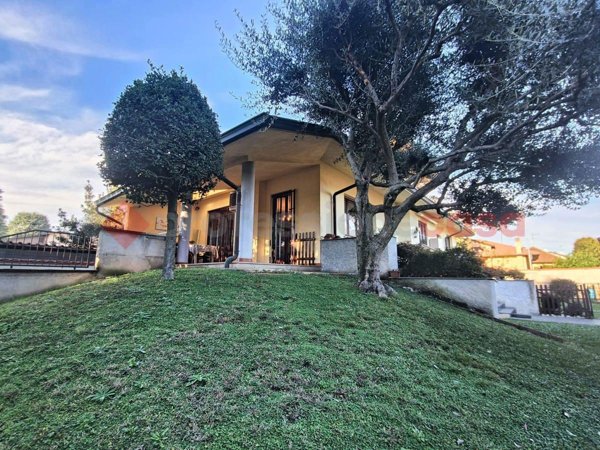 casa indipendente in vendita a Parabiago