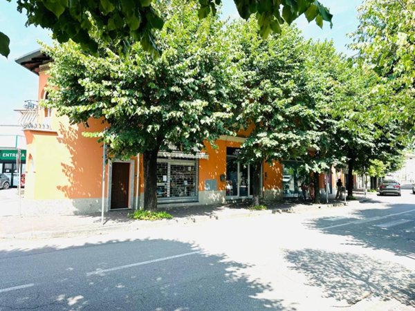 negozio in vendita a Parabiago