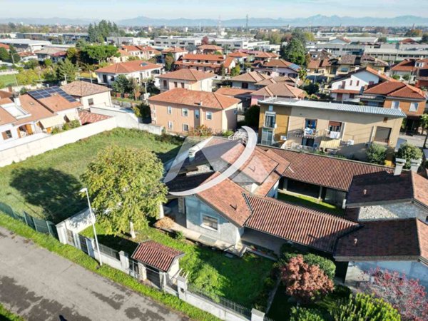 casa indipendente in vendita a Parabiago