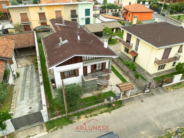 casa indipendente in vendita a Parabiago
