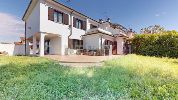 casa indipendente in vendita a Parabiago