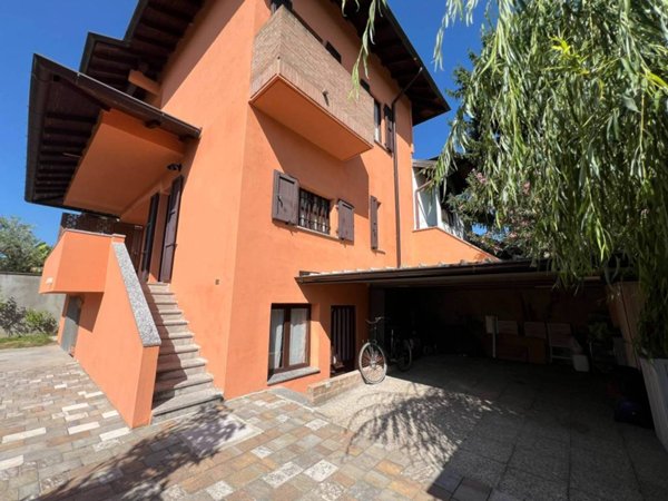 casa indipendente in vendita a Parabiago