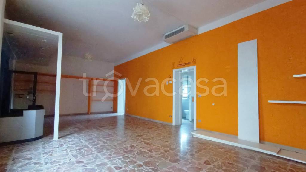 negozio in vendita a Parabiago
