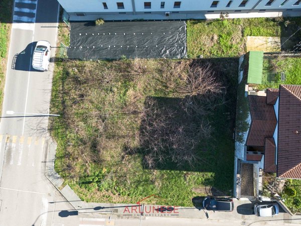 terreno edificabile in vendita a Parabiago