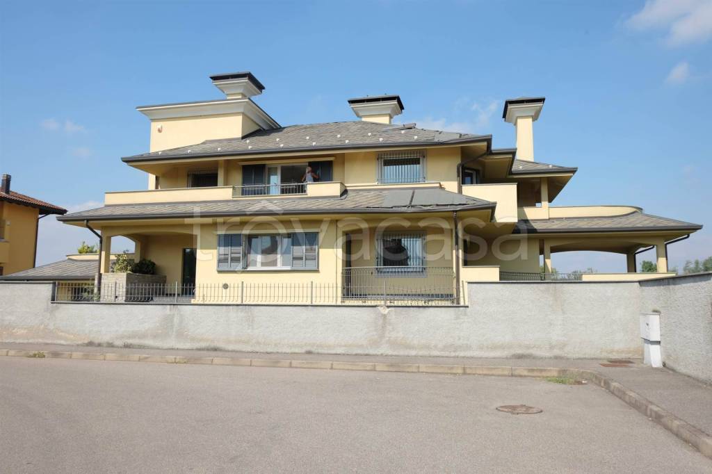 casa indipendente in vendita a Parabiago