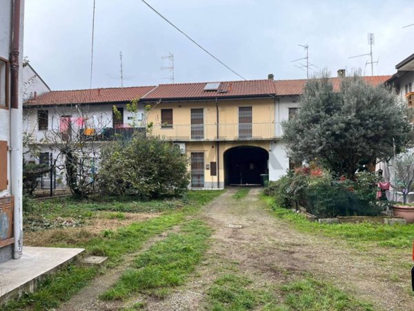 locale commerciale in vendita a Parabiago