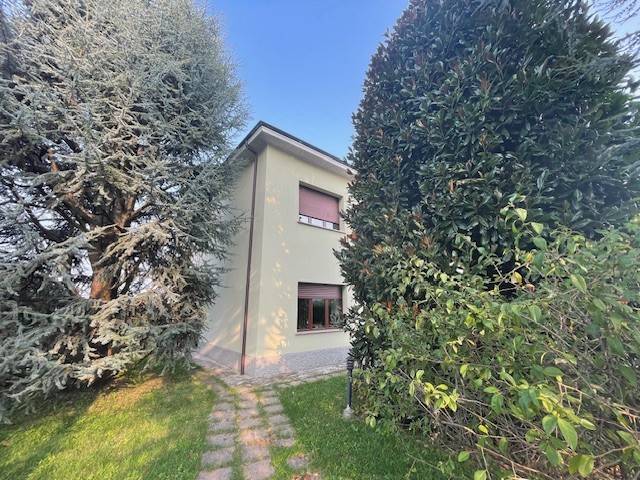 casa indipendente in vendita a Parabiago