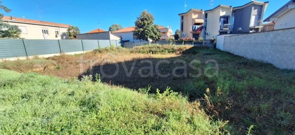 terreno edificabile in vendita a Parabiago