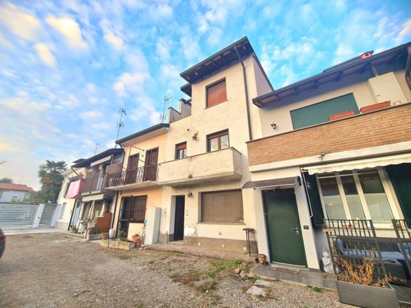 casa indipendente in vendita a Parabiago