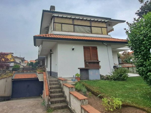 casa indipendente in vendita a Parabiago