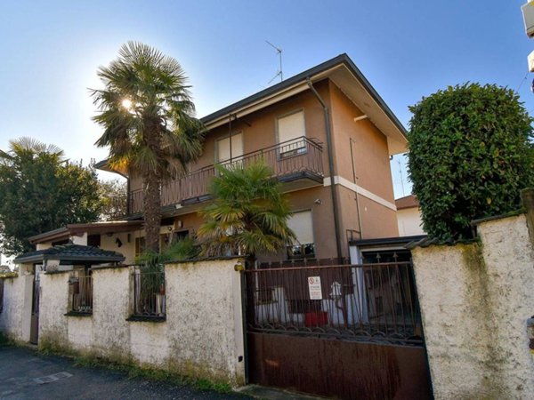 casa indipendente in vendita a Parabiago