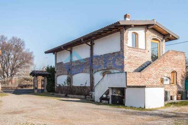 casa indipendente in vendita a Parabiago