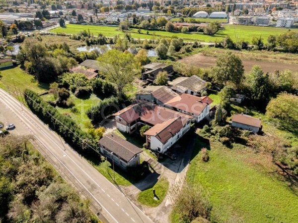 casa indipendente in vendita a Parabiago