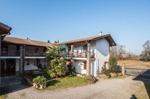 casa indipendente in vendita a Parabiago