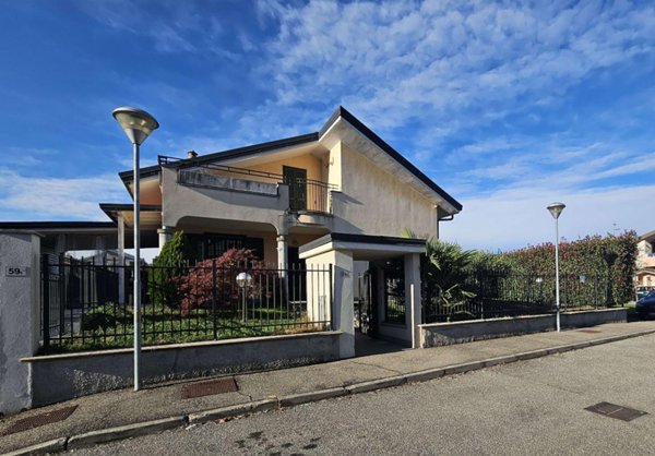 casa indipendente in vendita a Parabiago