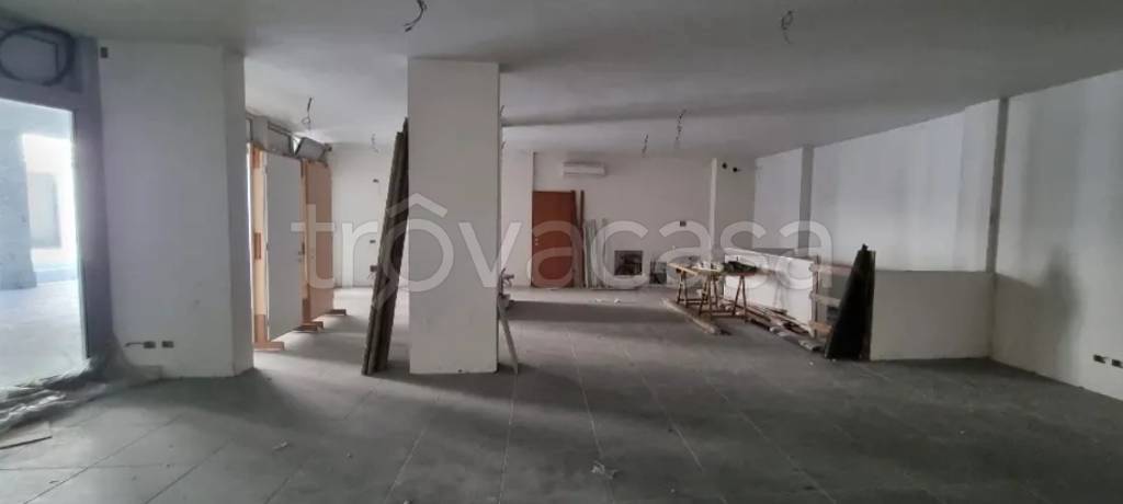 negozio in vendita a Parabiago