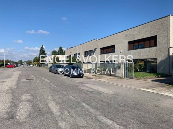 locale commerciale in vendita a Parabiago