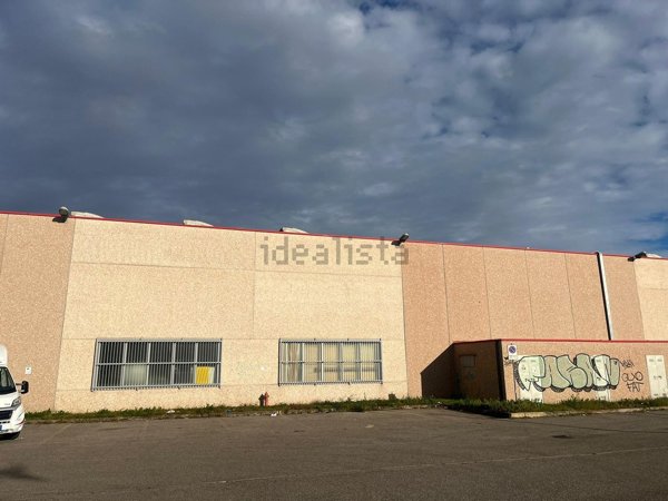 capannone in vendita a Parabiago