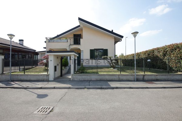 casa indipendente in vendita a Parabiago