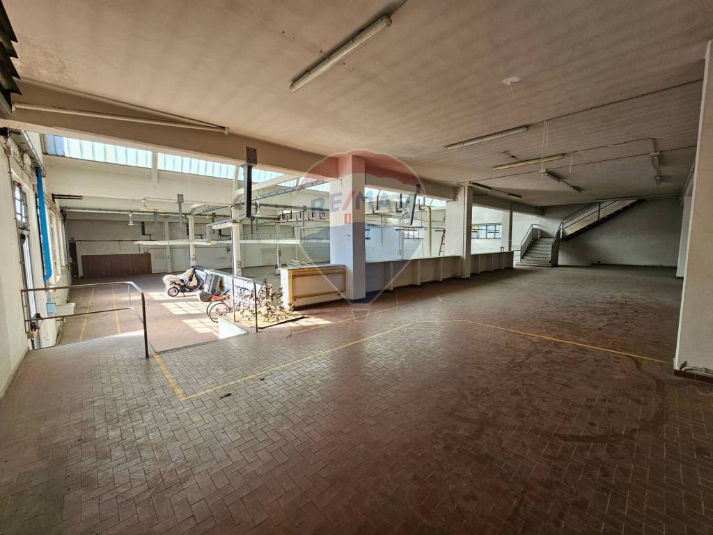 locale commerciale in vendita a Parabiago