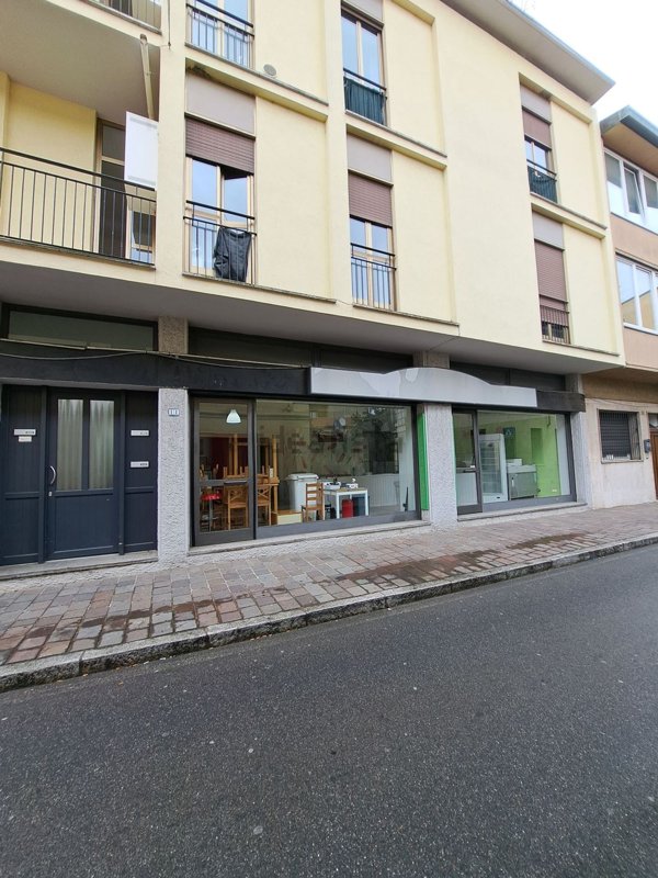locale commerciale in vendita a Parabiago