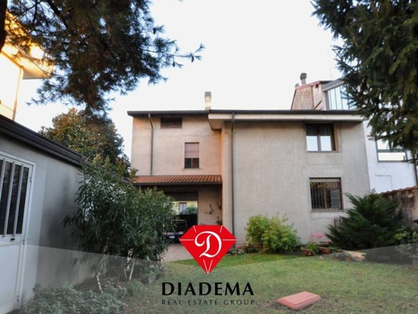 casa indipendente in vendita a Parabiago