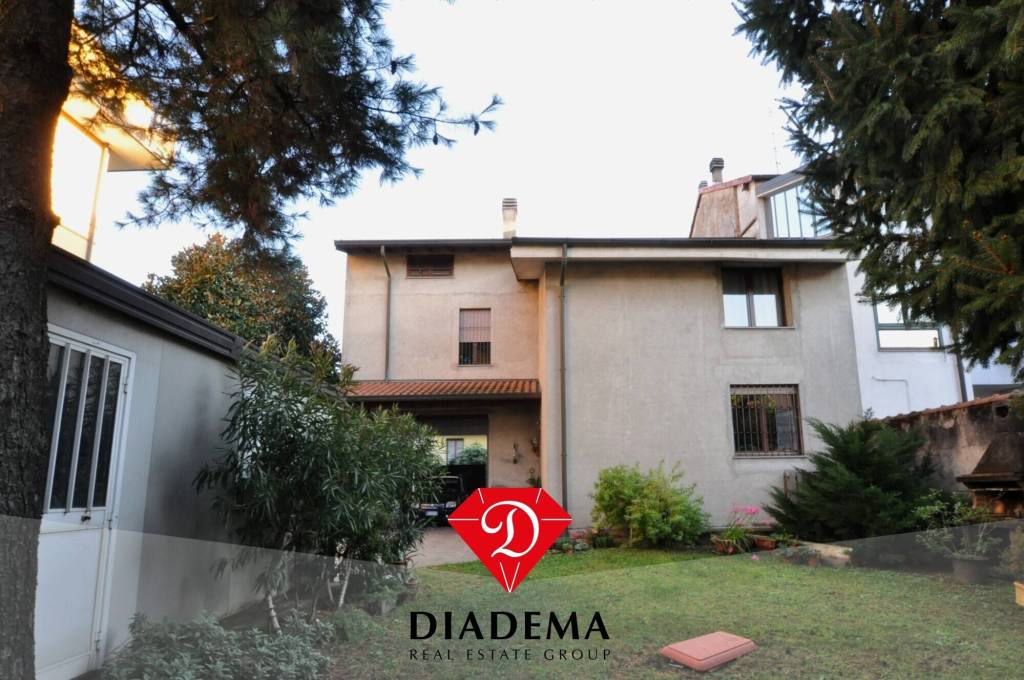 casa indipendente in vendita a Parabiago