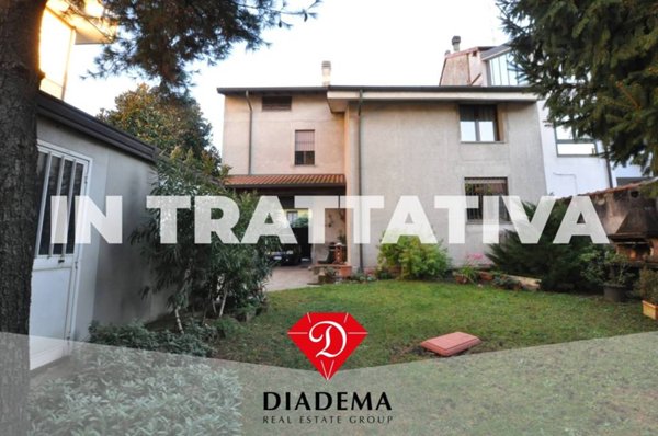 casa indipendente in vendita a Parabiago