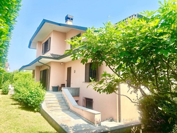 casa indipendente in vendita a Parabiago