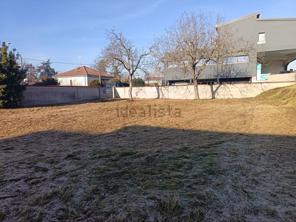 terreno edificabile in vendita a Parabiago