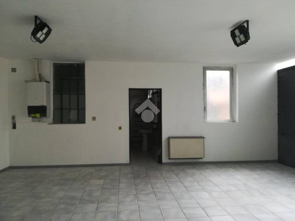 negozio in vendita a Parabiago