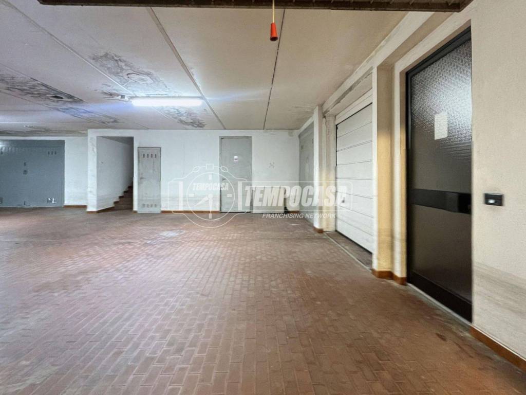 locale commerciale in vendita a Parabiago