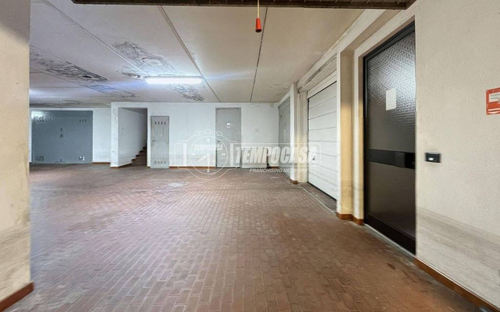 locale commerciale in vendita a Parabiago