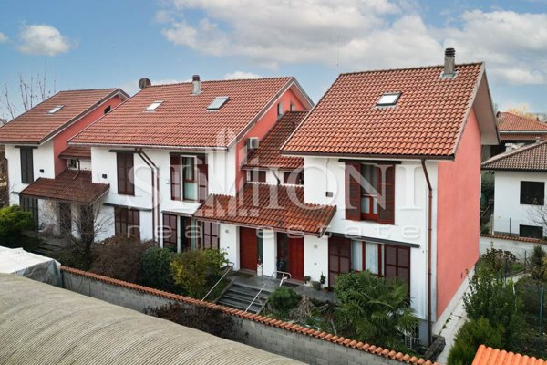 casa indipendente in vendita a Parabiago