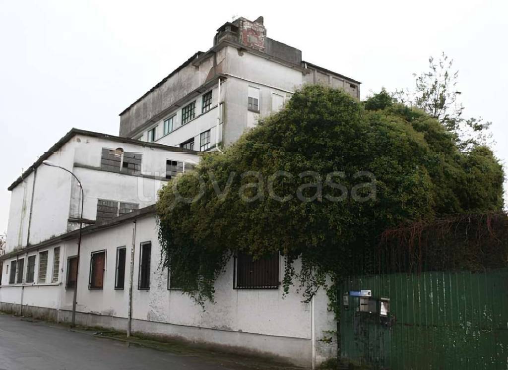 capannone in vendita a Parabiago