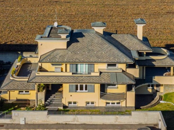 casa indipendente in vendita a Parabiago