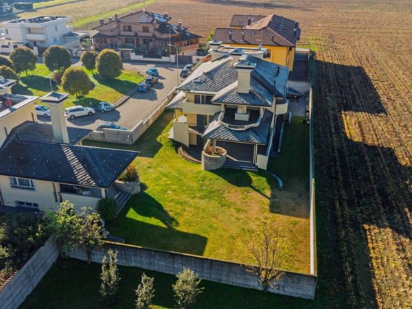 casa indipendente in vendita a Parabiago