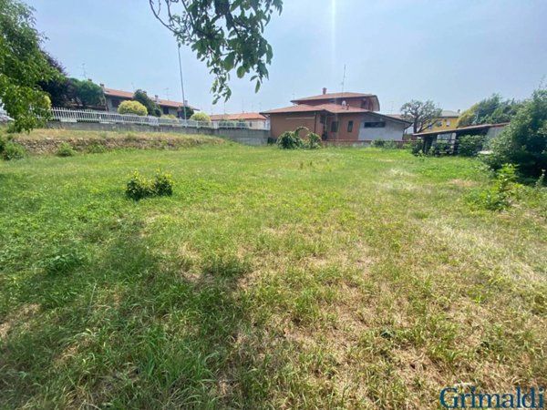 terreno edificabile in vendita a Parabiago