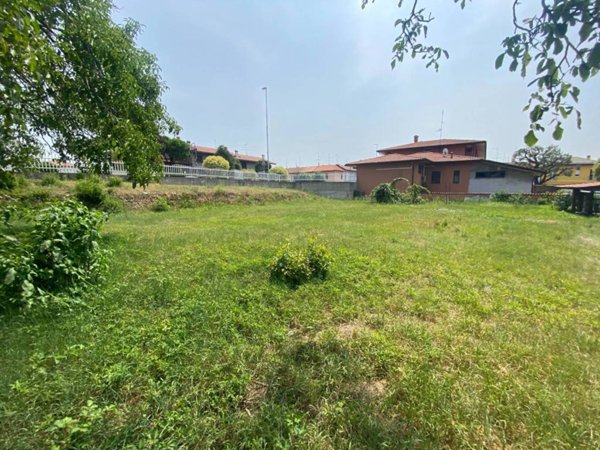 terreno edificabile in vendita a Parabiago