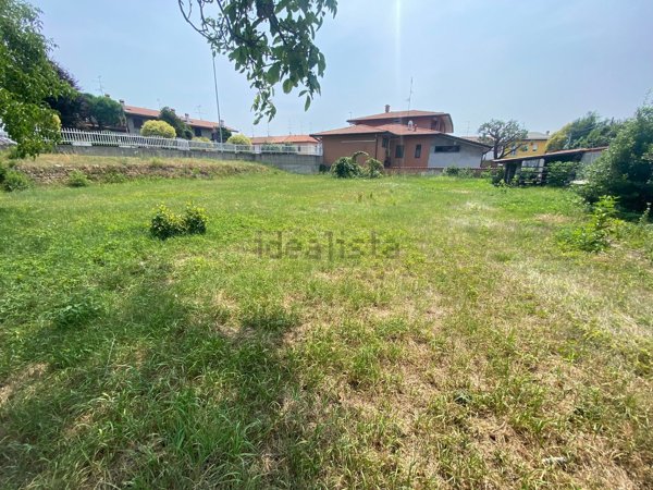 terreno edificabile in vendita a Parabiago