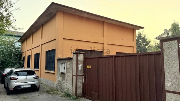 capannone in vendita a Parabiago