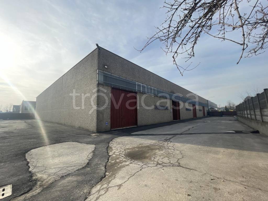 capannone in vendita a Parabiago